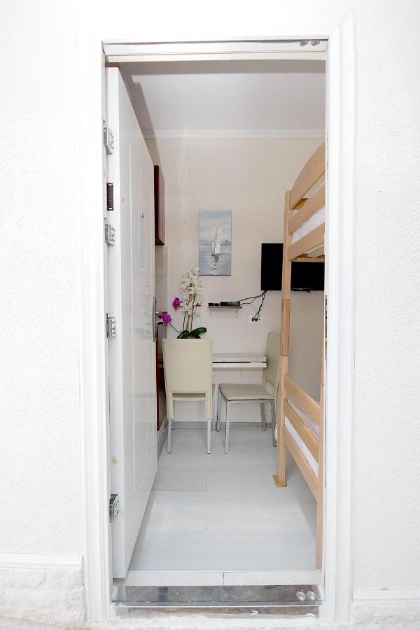 Studio Apartman Sveti Stefan Apartment Екстериор снимка