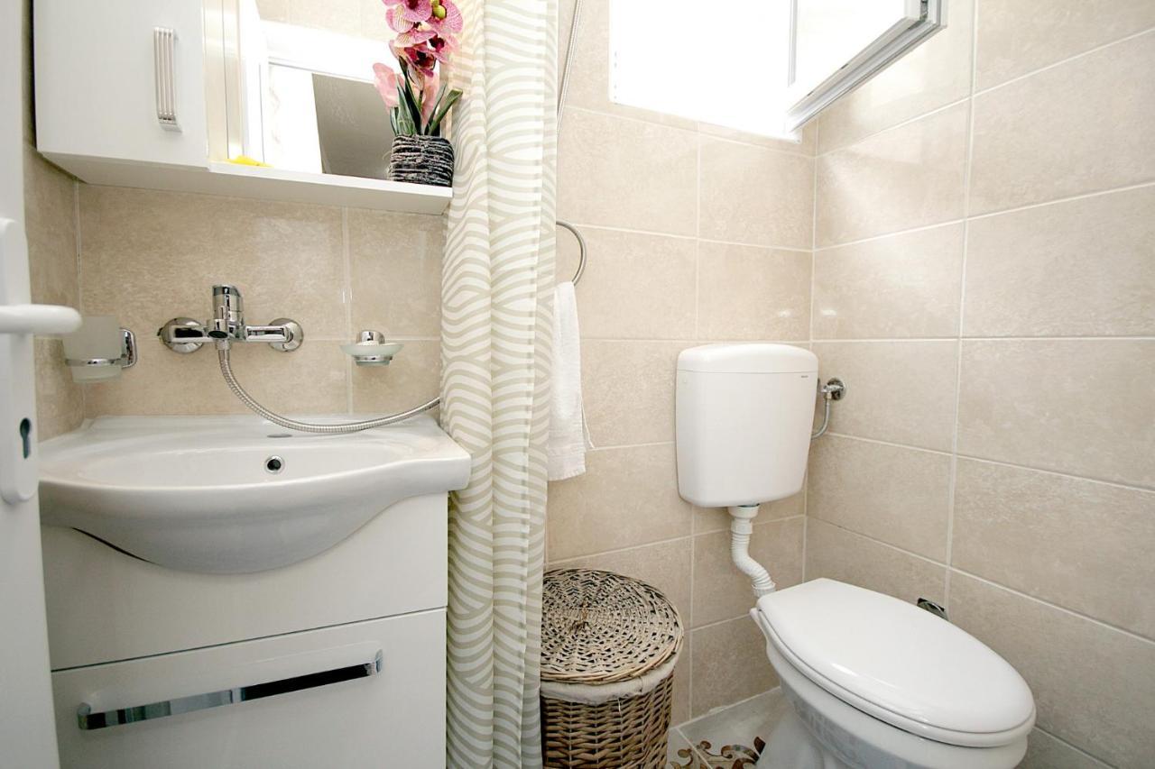 Studio Apartman Sveti Stefan Apartment Екстериор снимка