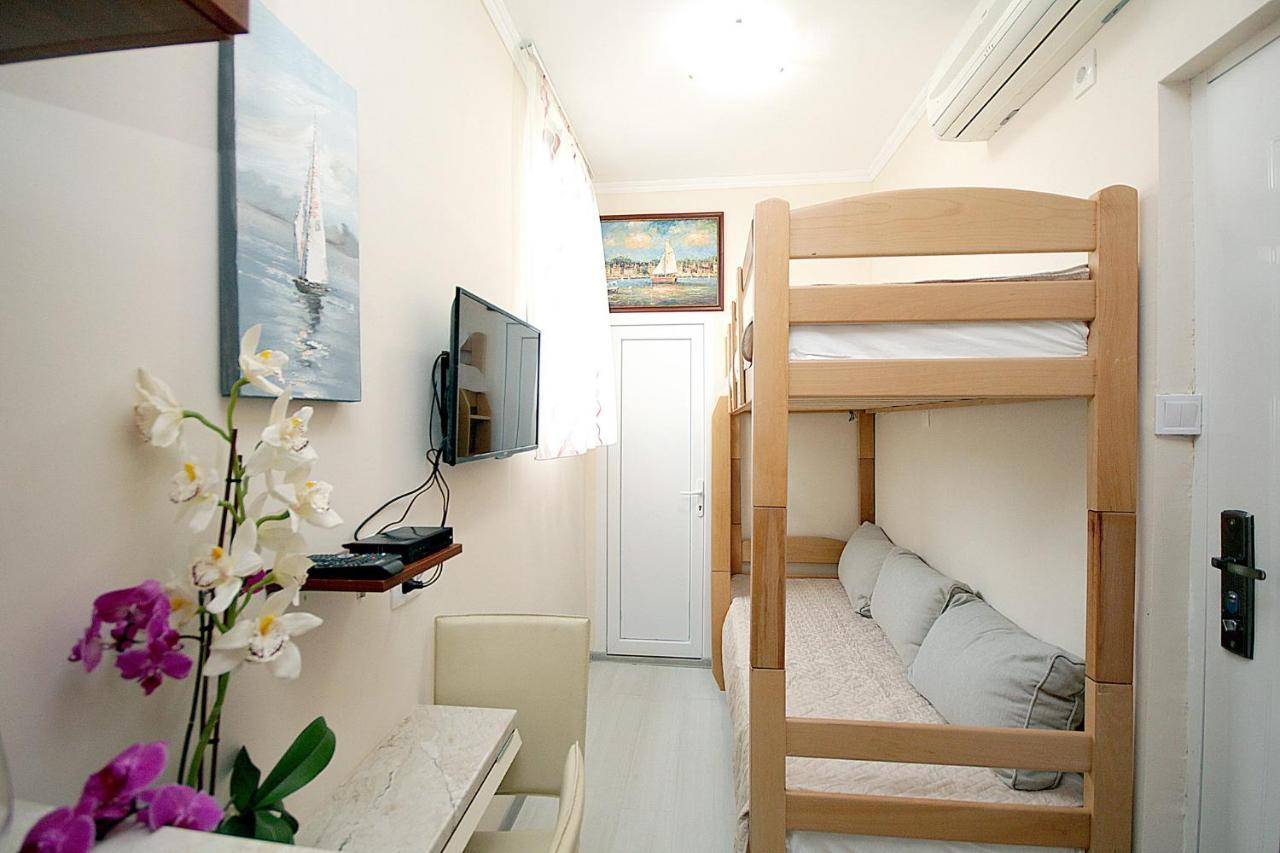 Studio Apartman Sveti Stefan Apartment Екстериор снимка